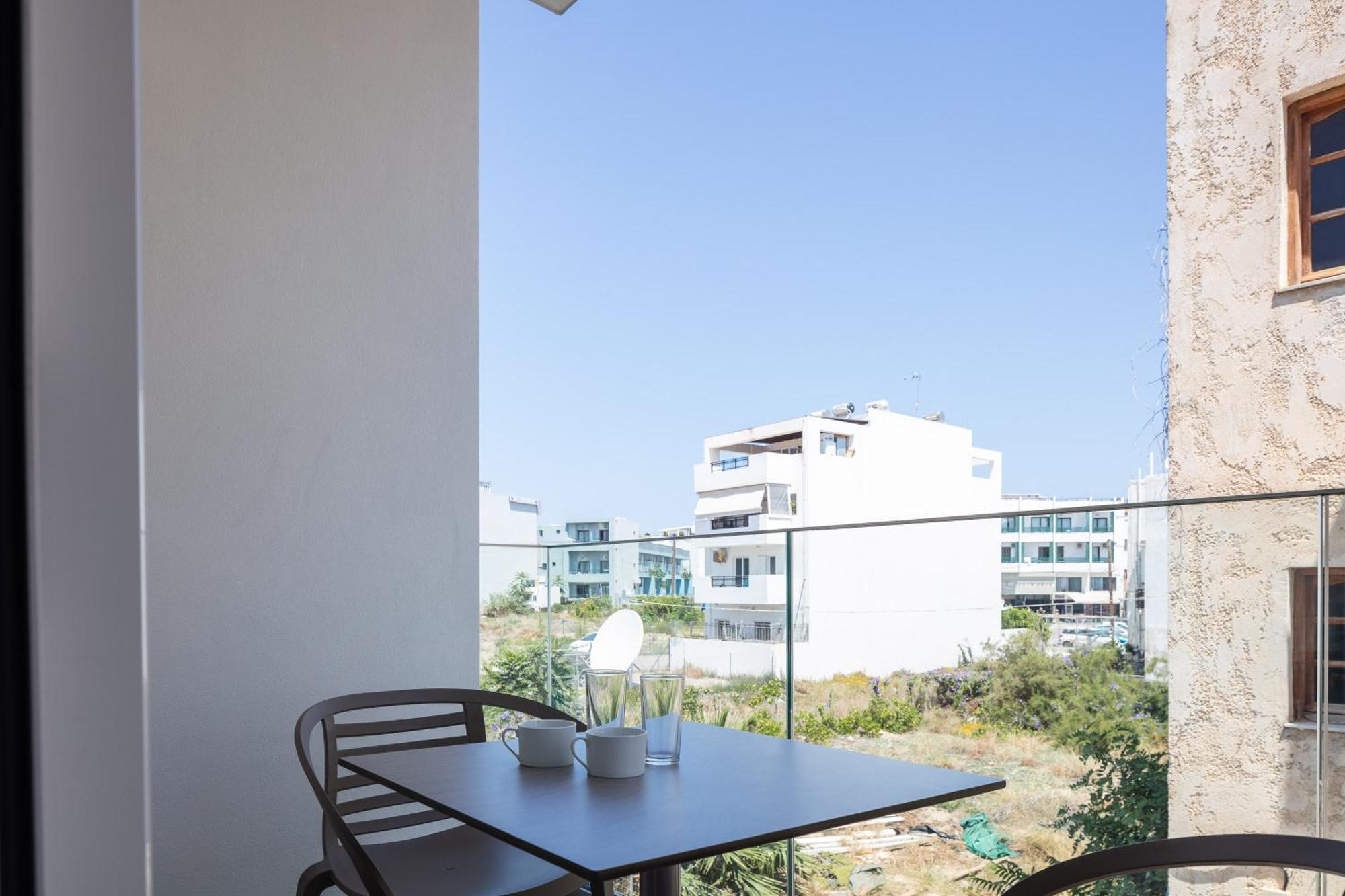 Skipper Beachfront Suites Hersonissos  Zewnętrze zdjęcie