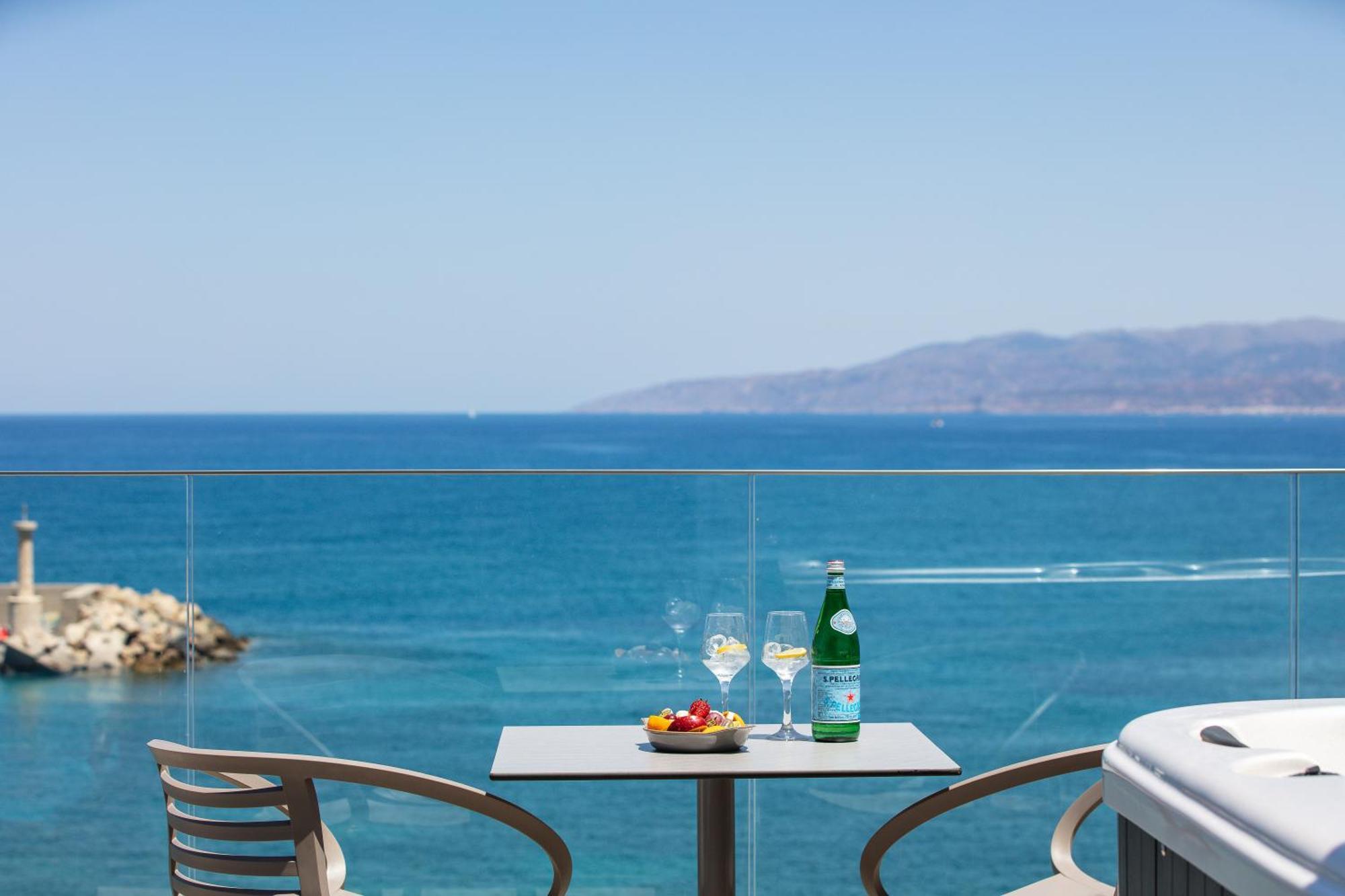 Skipper Beachfront Suites Hersonissos  Zewnętrze zdjęcie